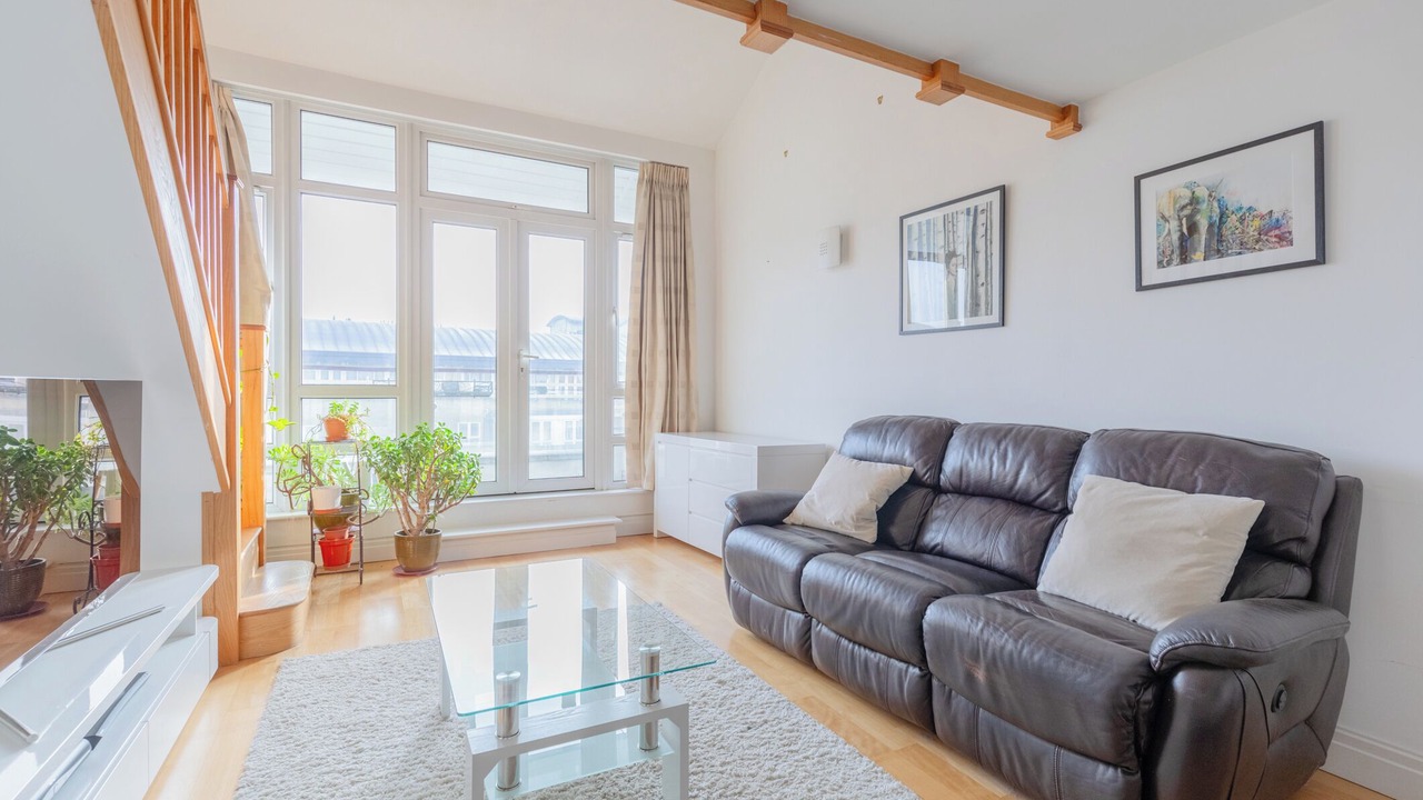 Photo of Livingroom in Island Gardens