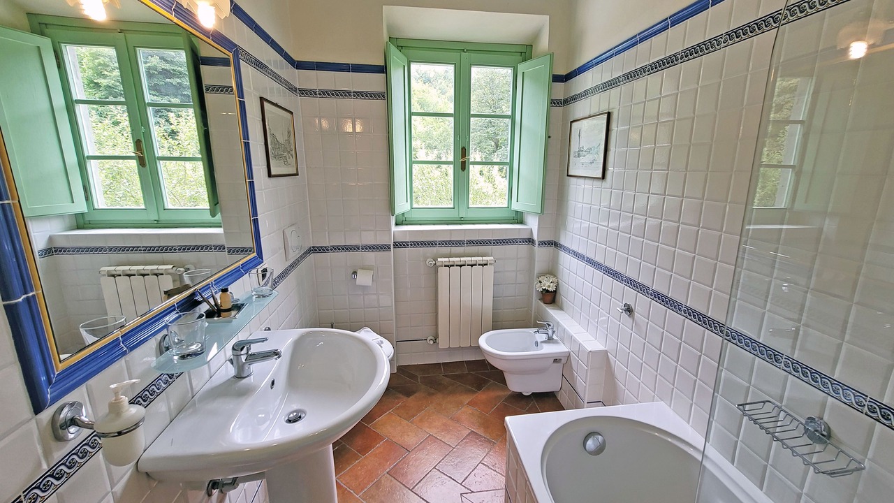 Photo of Bathroom in Saturnana