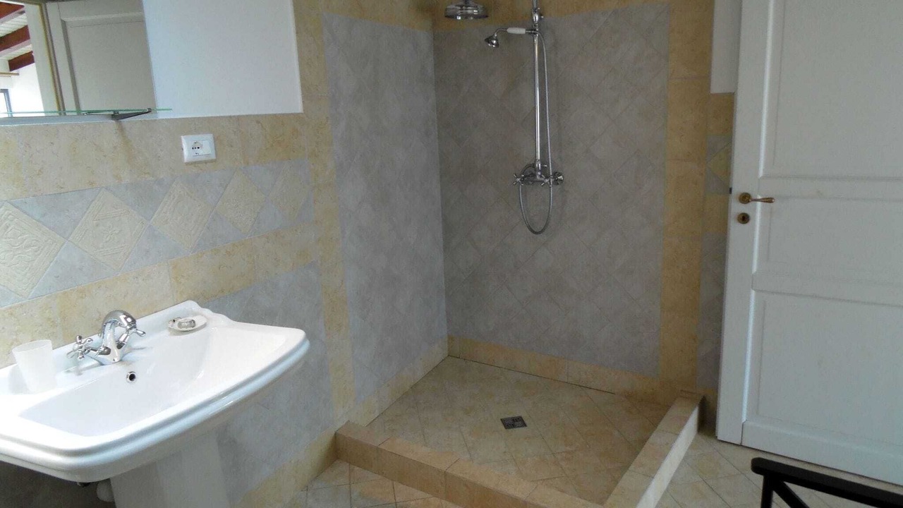 Photo of Bathroom in Marone