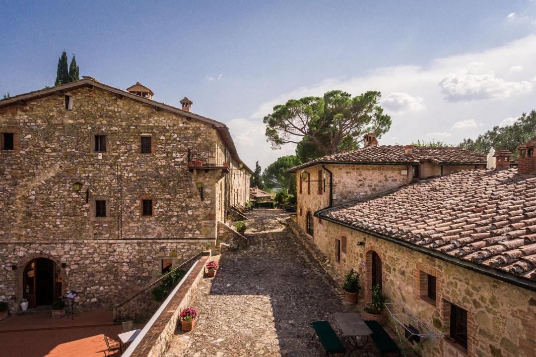 Photo of Buildings in Simignano