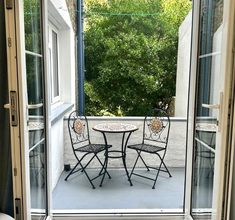 Photo of Patio Balcony in Oval