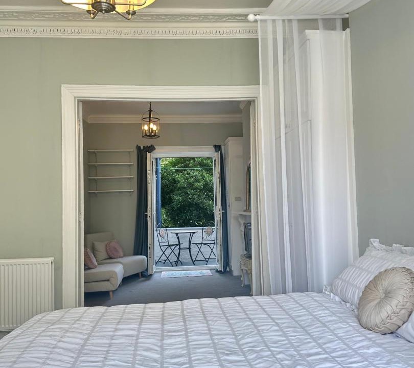 Photo of Bedroom in Oval