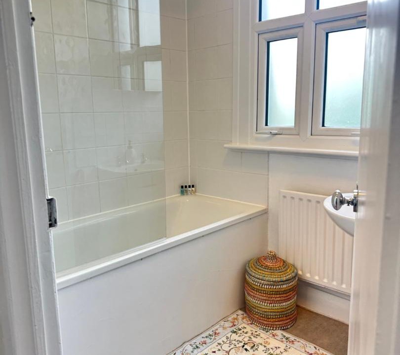 Photo of Bathroom in Oval