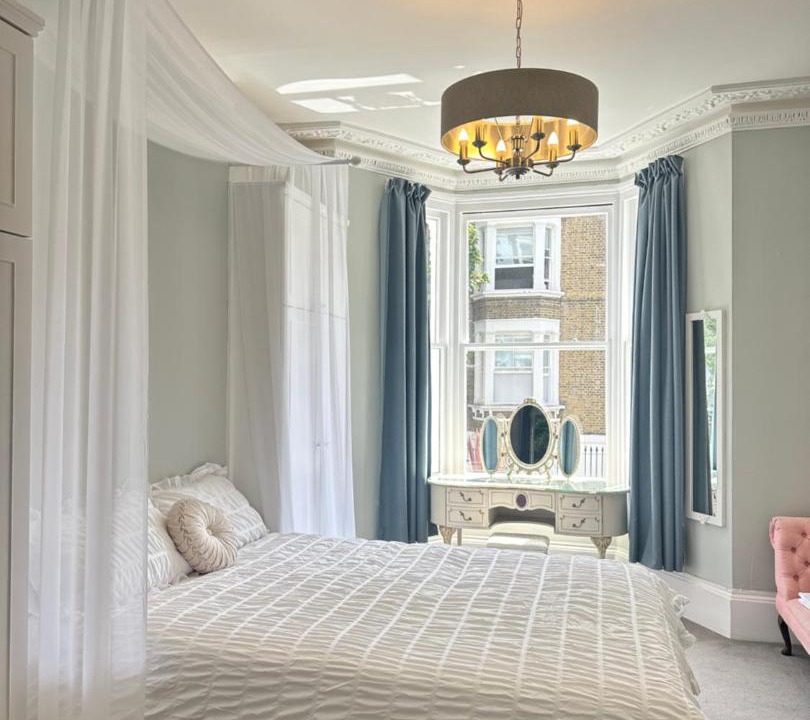 Photo of Bedroom in Oval