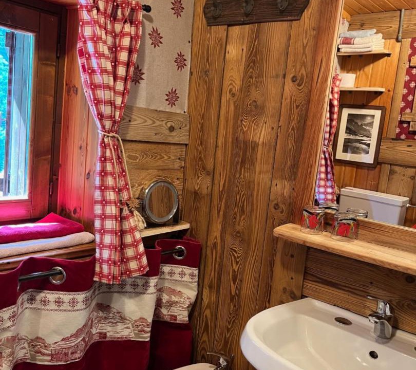 Photo of Bathroom in Introd