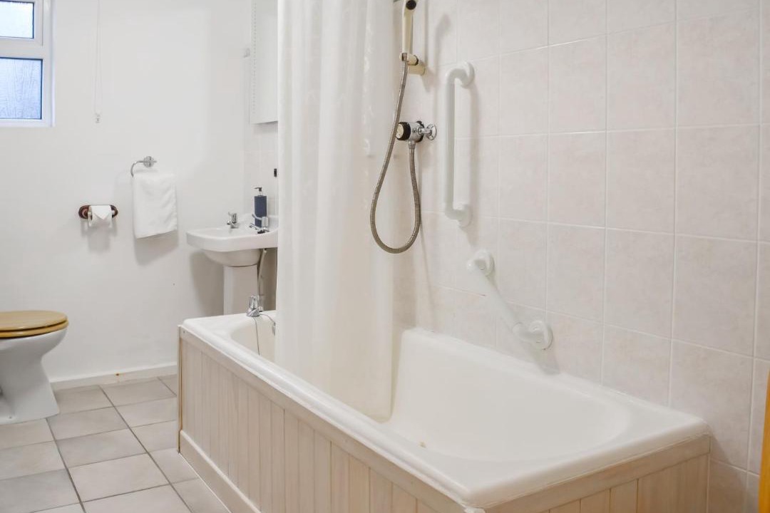 Photo of Bathroom in Polruan