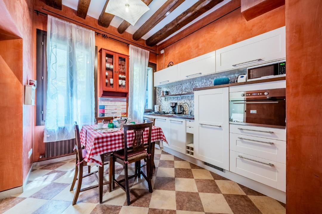 Photo of Kitchen in Dorsoduro