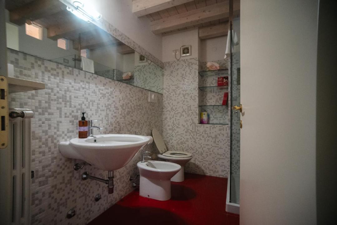 Photo of Bathroom in Crema