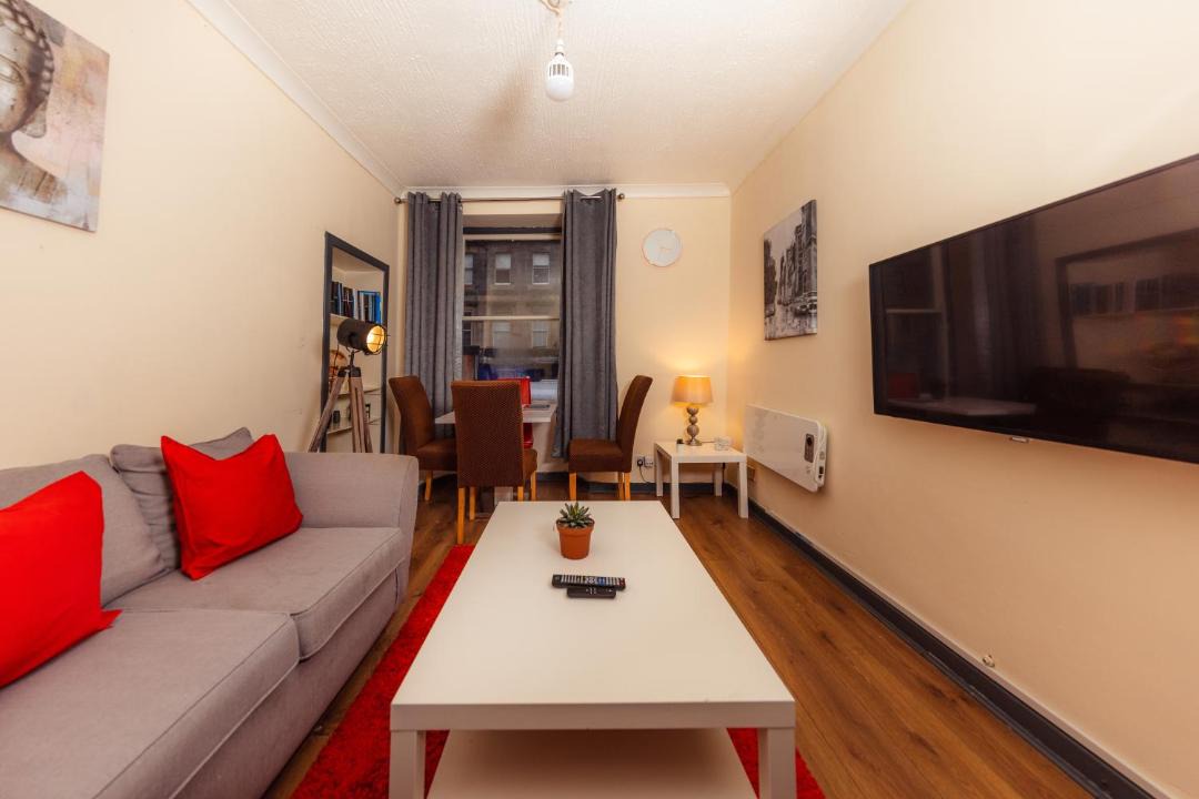Photo of Livingroom in Newington