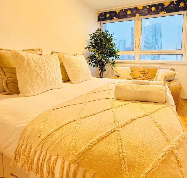 Photo of Bedroom in Oval