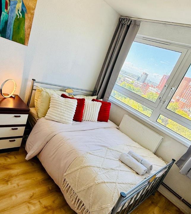 Photo of Bedroom in Oval