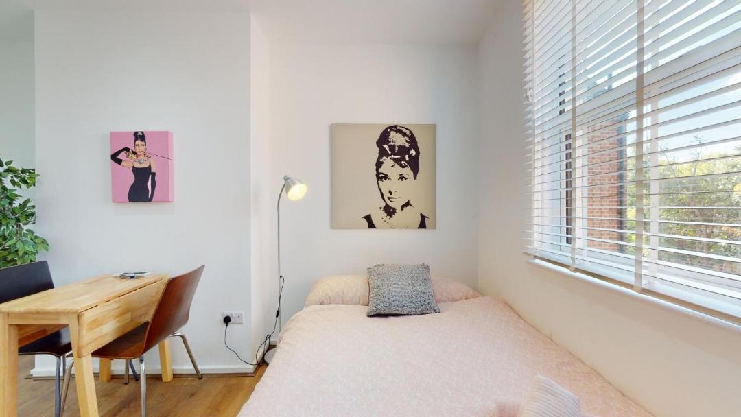 Photo of Bedroom in Mapesbury