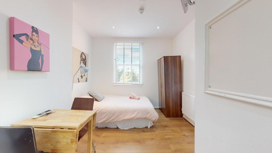 Photo of Bedroom in Mapesbury