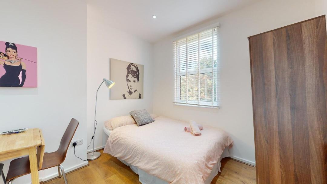 Photo of Bedroom in Mapesbury