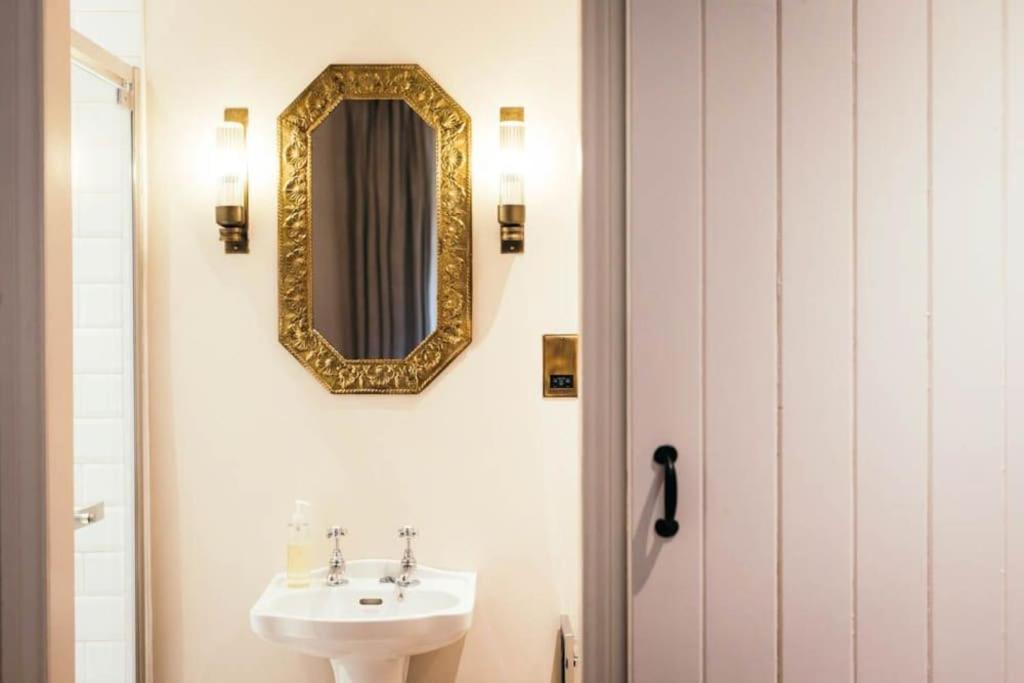 Photo of Bathroom in Bailliesmill