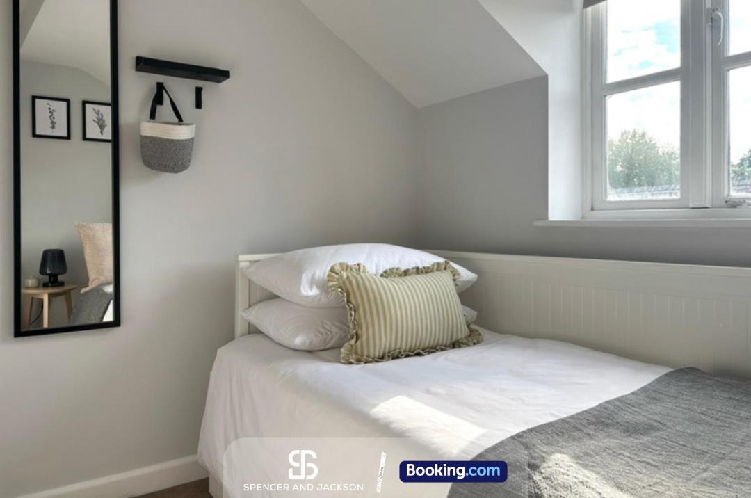 Photo of Bedroom in Oxford City Centre