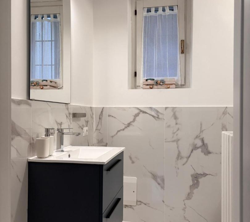 Photo of Bathroom in Crema