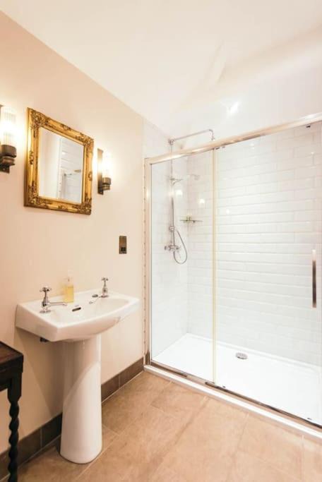 Photo of Bathroom in Bailliesmill