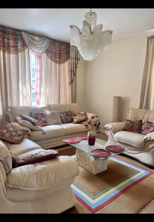 Photo of Livingroom in Newington