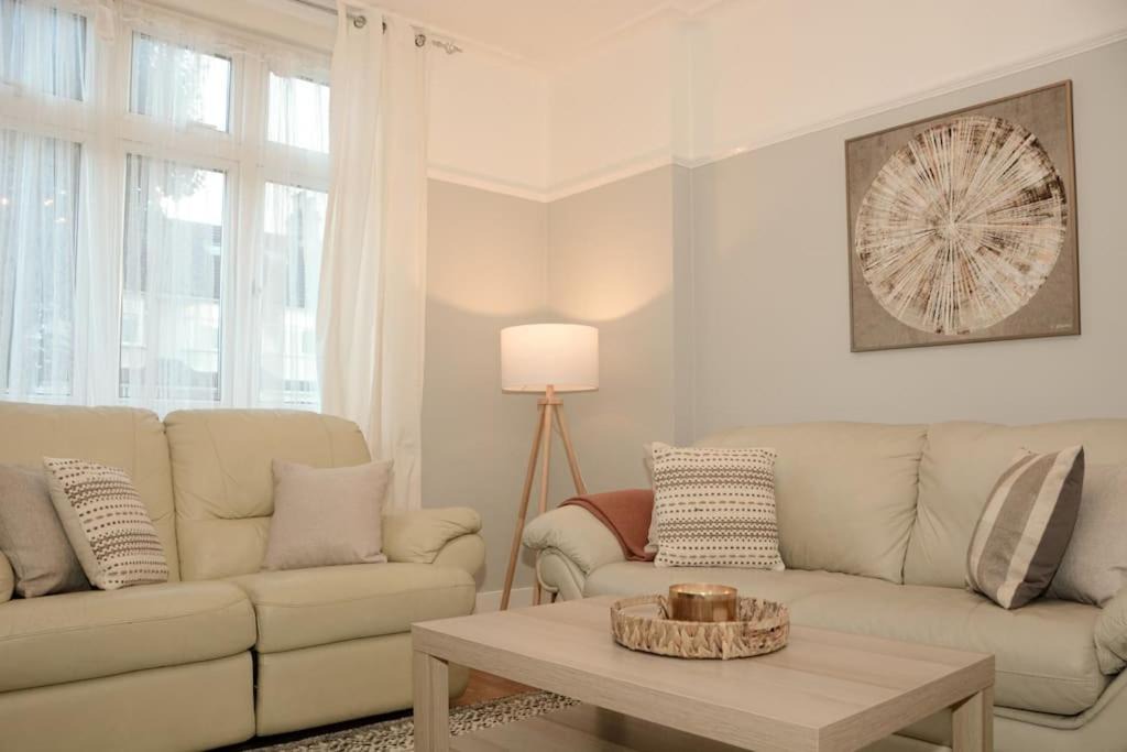 Photo of Livingroom in Bowes