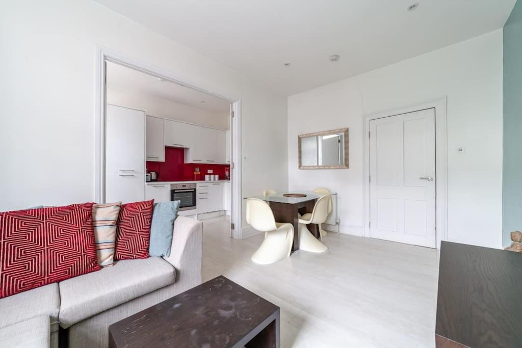 Photo of Livingroom in Bayswater