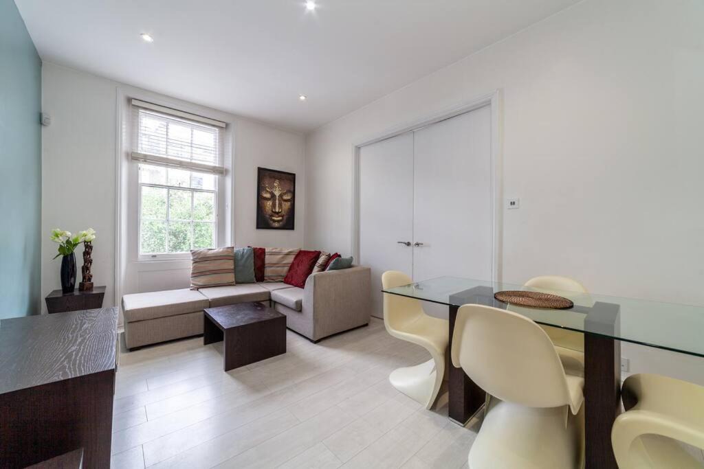 Photo of Livingroom in Bayswater