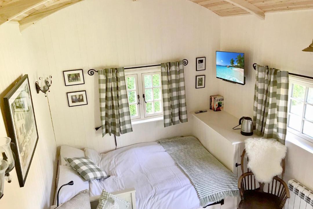 Photo of Bedroom in Weedon Lois