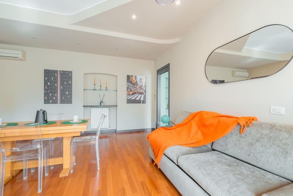 Photo of Livingroom in Magenta