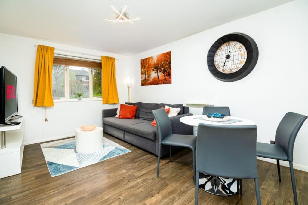 Photo of Livingroom in Island Gardens