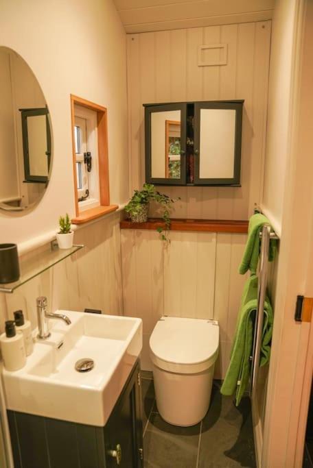 Photo of Bathroom in Compton Dando