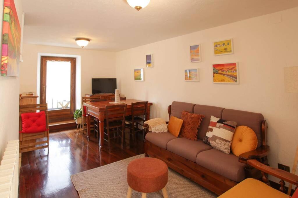 Photo of Livingroom in Allein