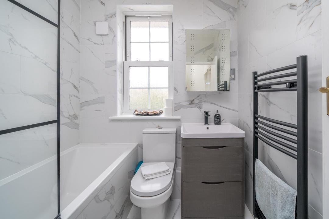Photo of Bathroom in Island Gardens