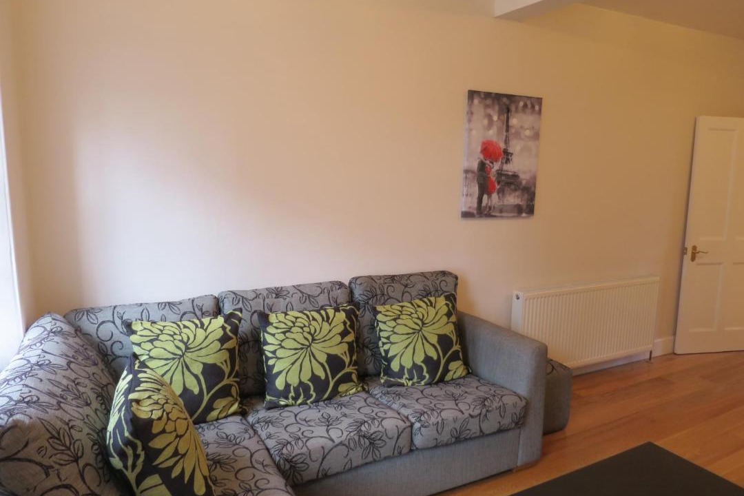 Photo of Livingroom in Newington
