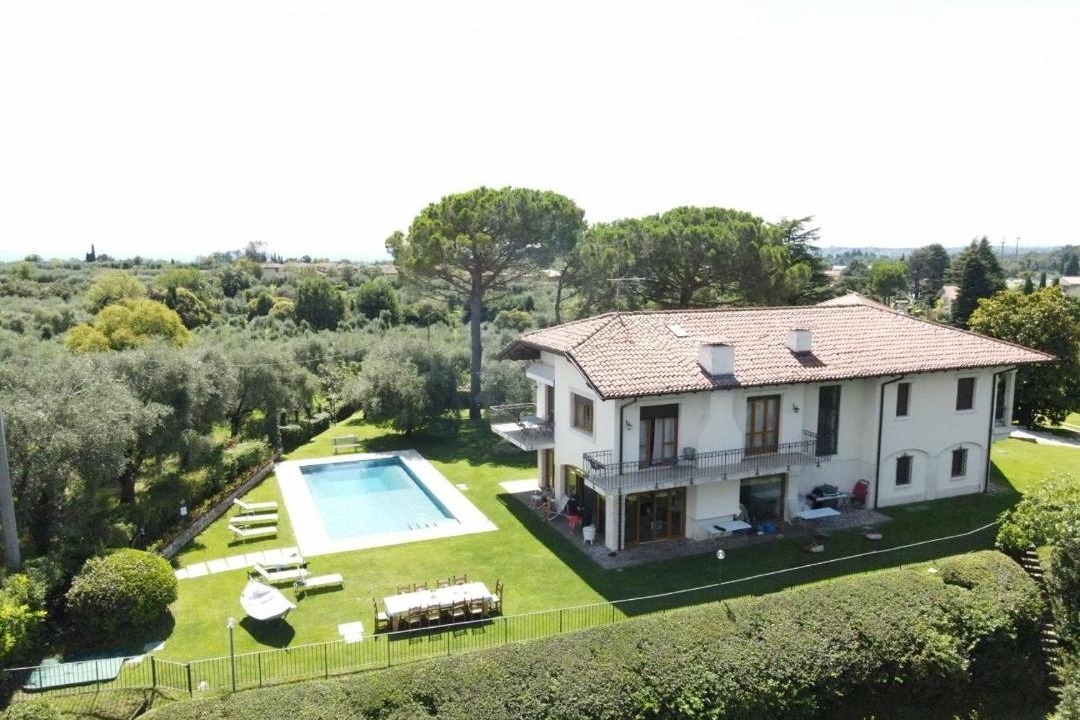 Photo of Buildings in Portese