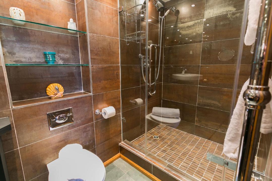 Photo of Bathroom in Rhoscolyn