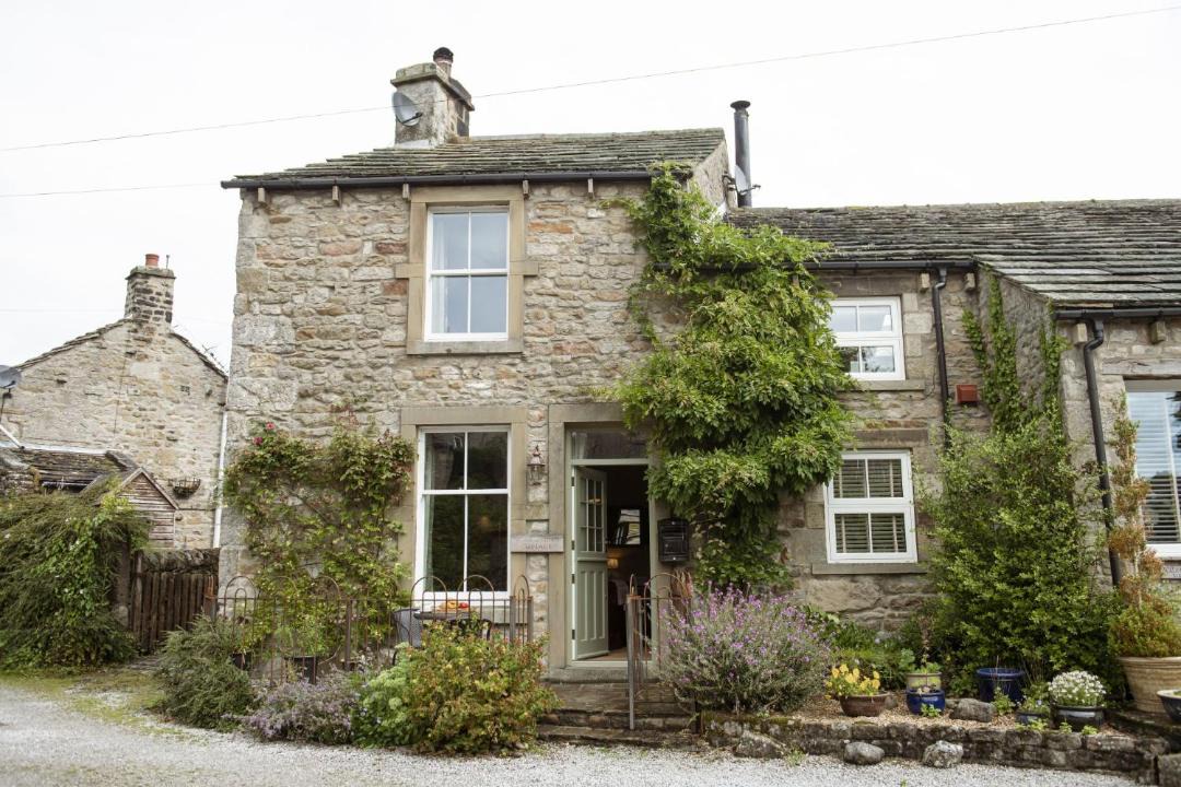 Photo of Buildings in Hebden