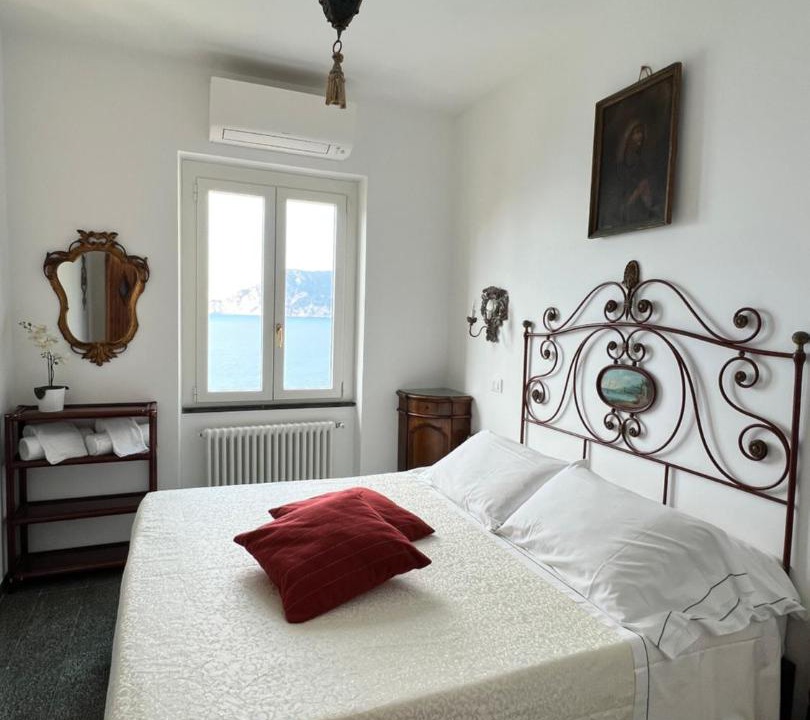Photo of Bedroom in Vernazza