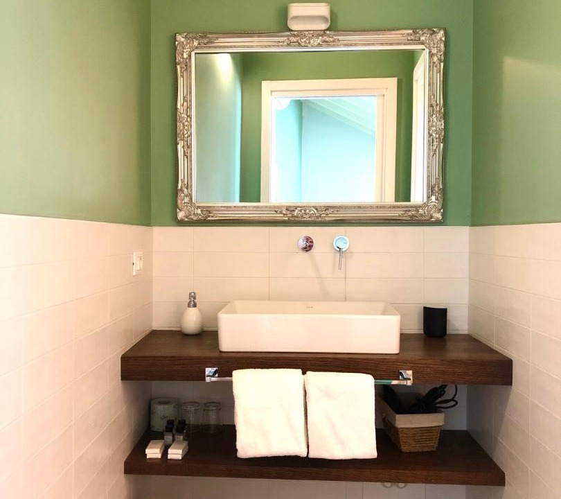 Photo of Bathroom in Magenta