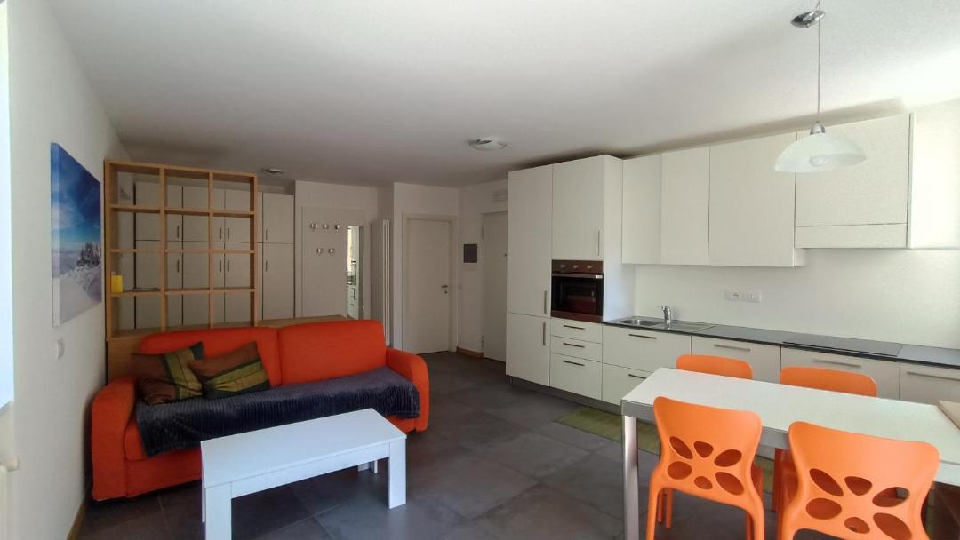 Photo of Livingroom in Male