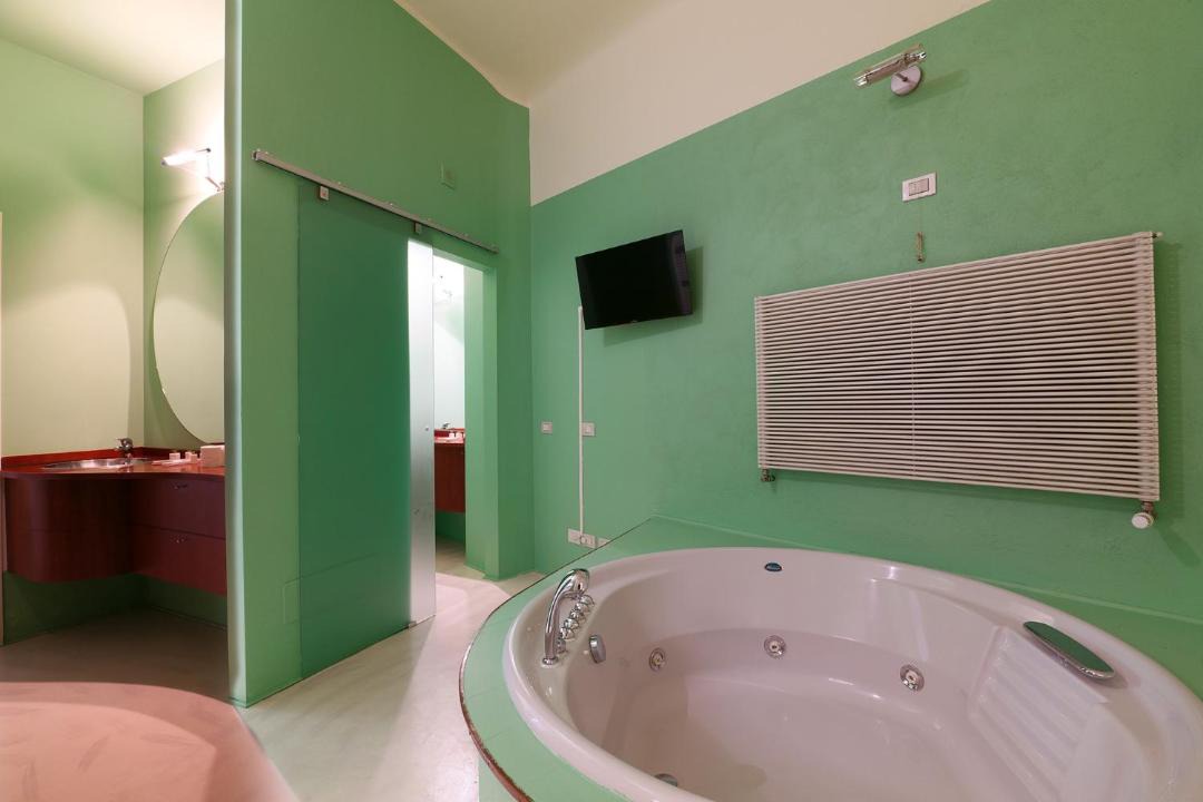 Photo of Bathroom in Magenta