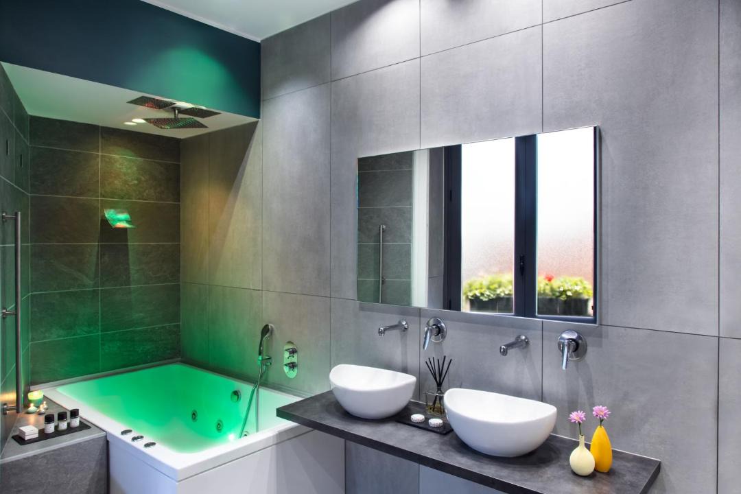 Photo of Bathroom in Naples City Centre