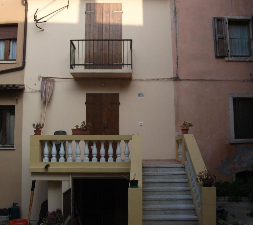 Photo of Buildings in Garda