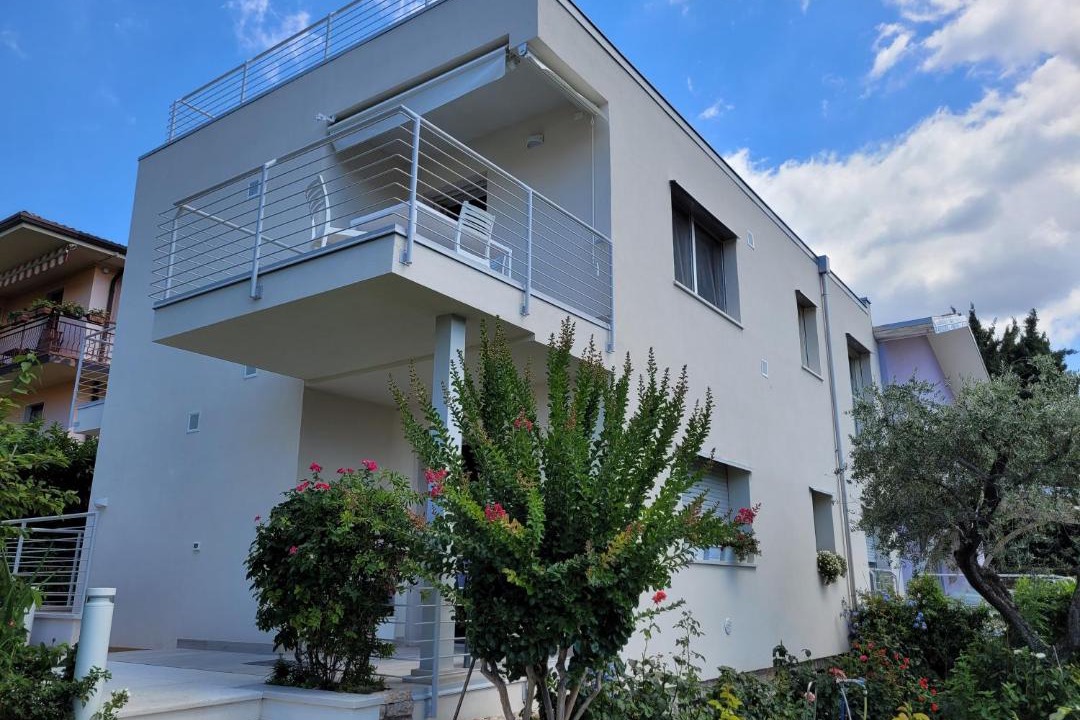 Photo of Buildings in Garda