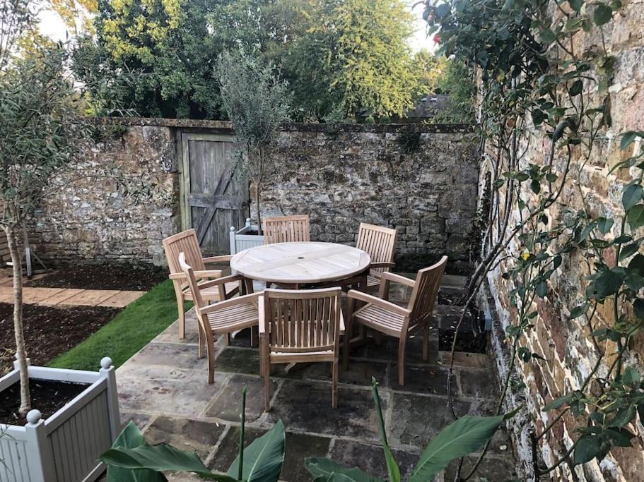 Photo of Patio Balcony in Sibford Gower