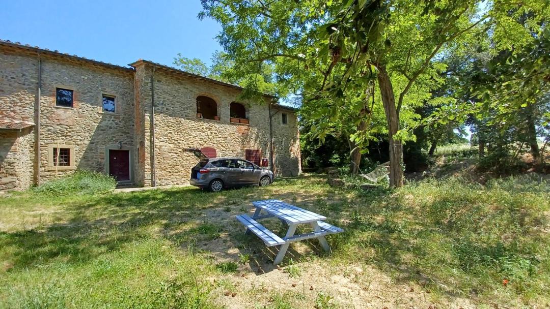 Photo of Buildings in Parchiule
