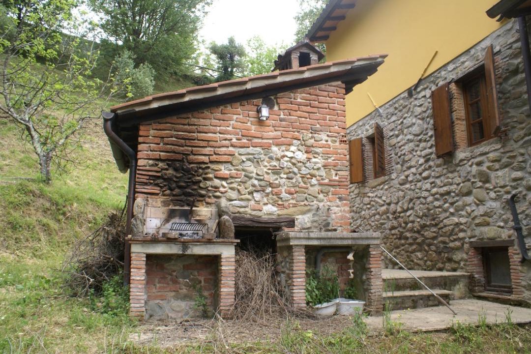 Photo of Buildings in Mologno