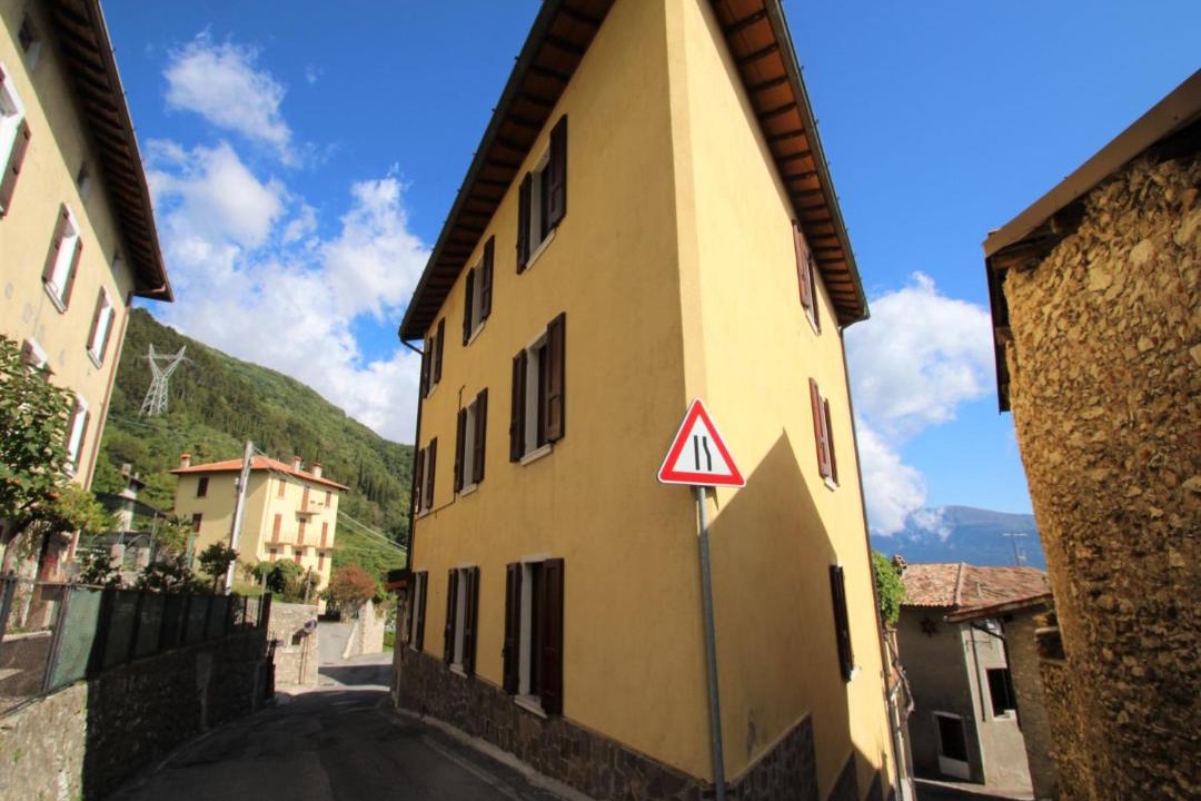 Photo of Buildings in Liano-Formaga