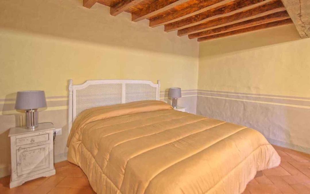 Photo of Bedroom in Montegufoni