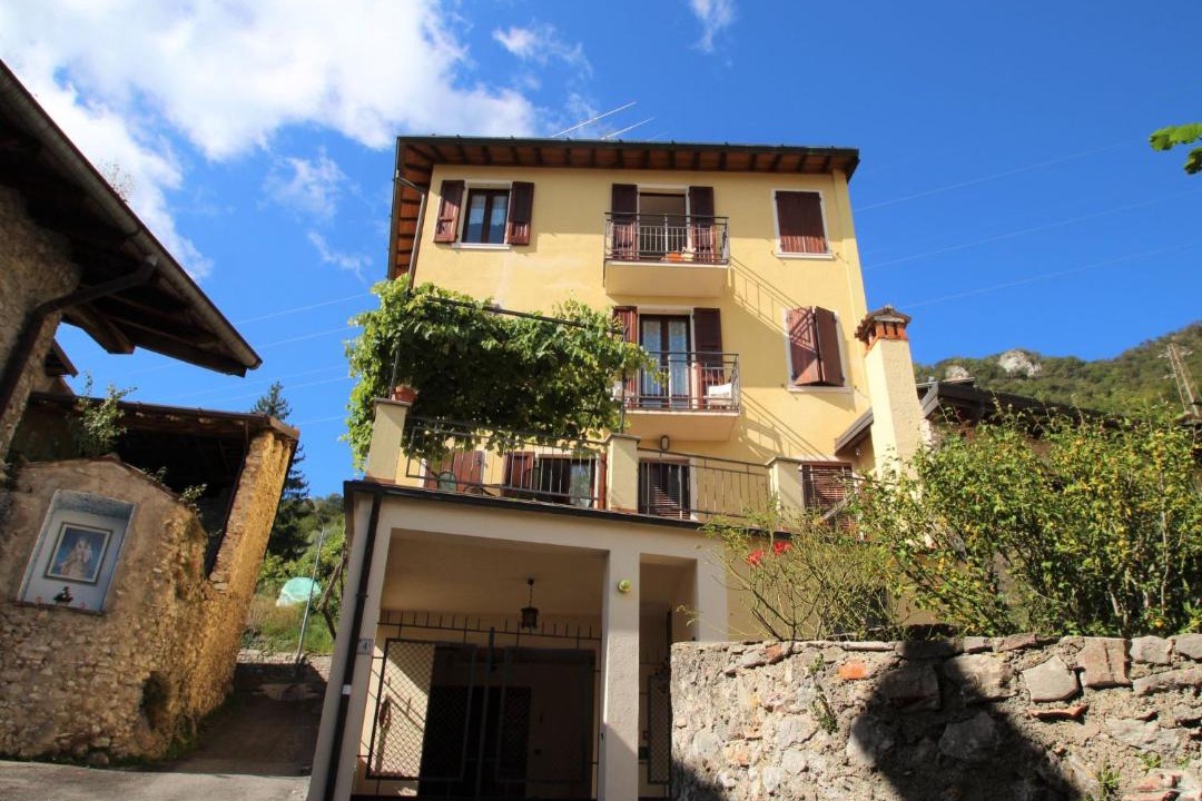 Photo of Buildings in Liano-Formaga