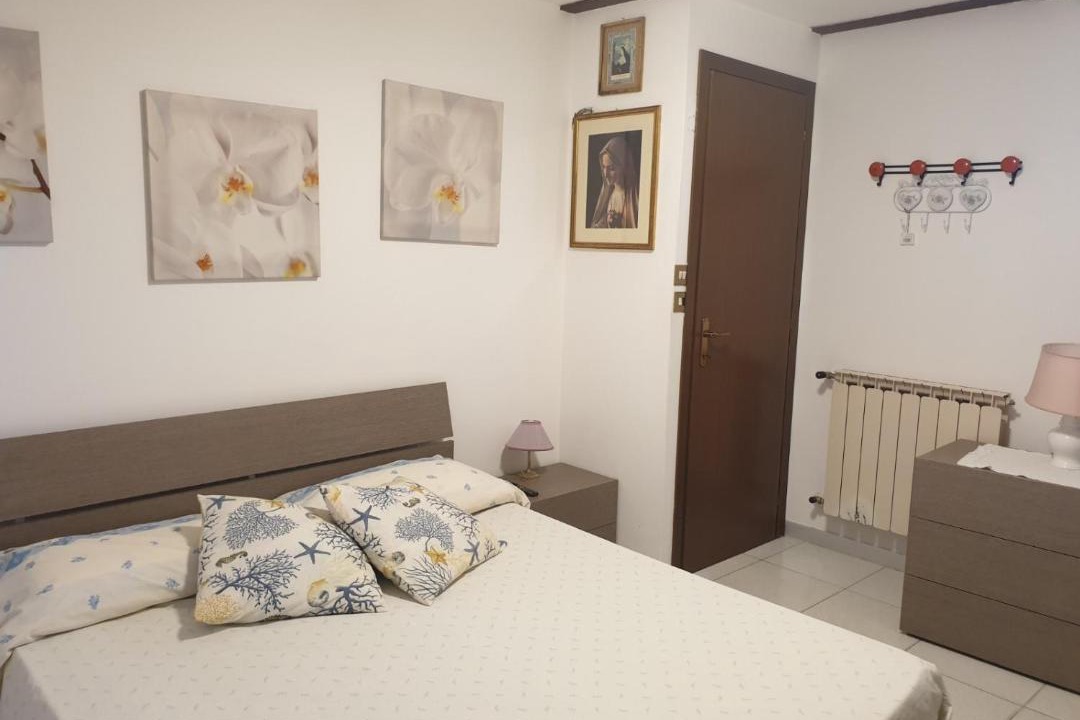 Photo of Bedroom in Latina Lido